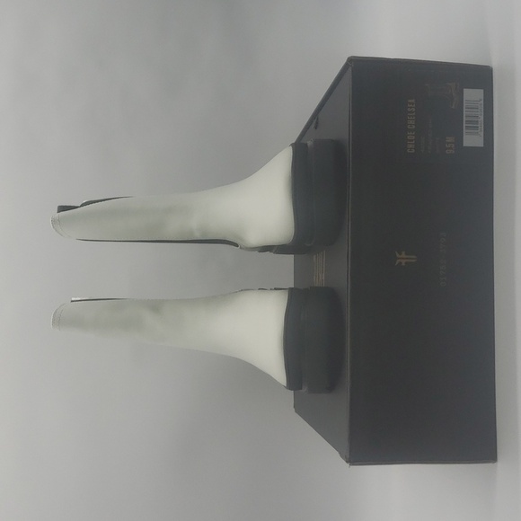 398- Frye Chloe Chelsea Boots Size 9.5 M White Color NWT - Picture 12 of 13